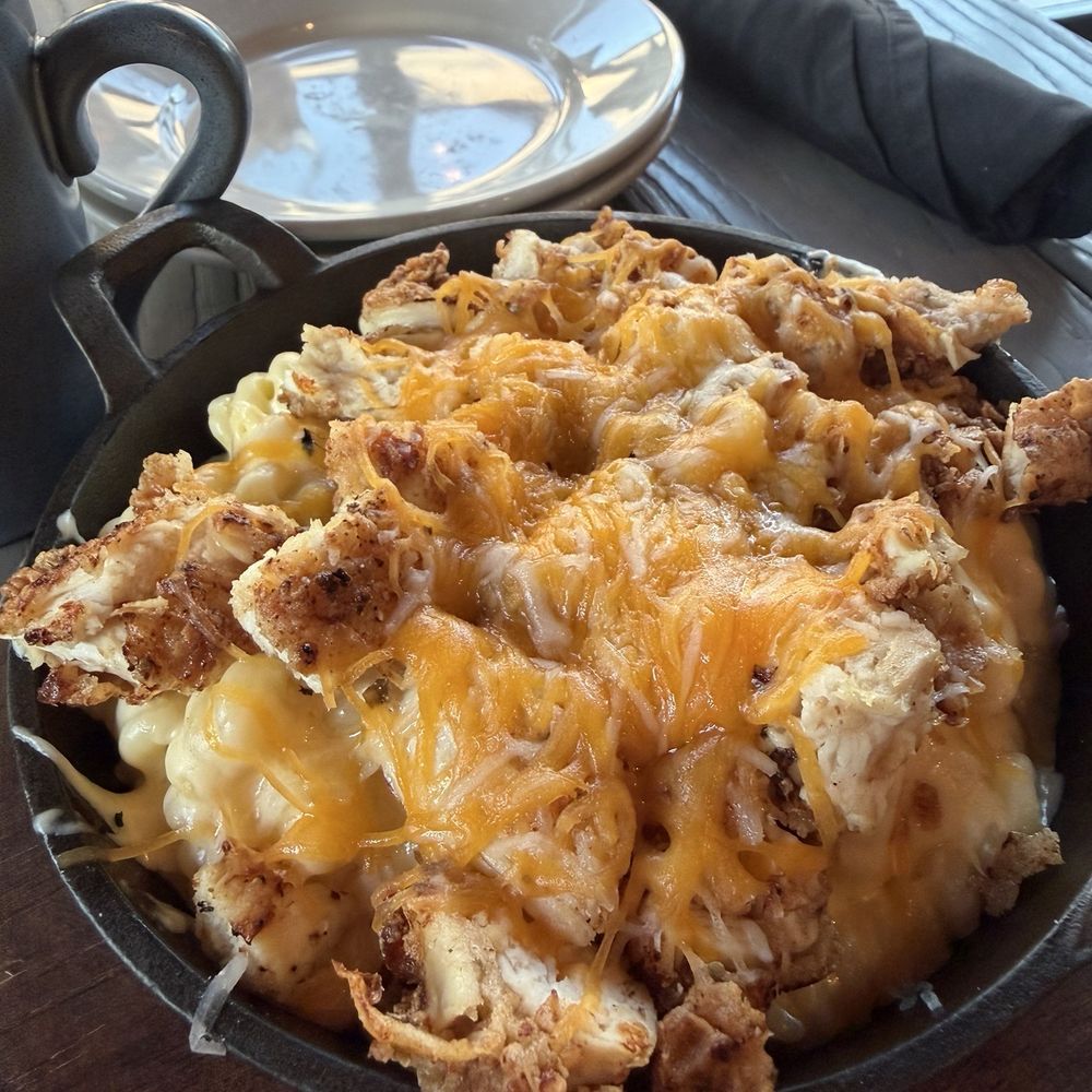 Big Machine Distillery & Tavern - The Mac n cheese with chicken - Distilleries Near Me - Nashville, Tennessee