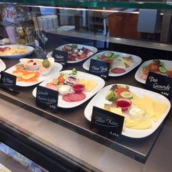 Bäckerei Schmidt - Die Frühstücksangebote sind günstig und üppig.