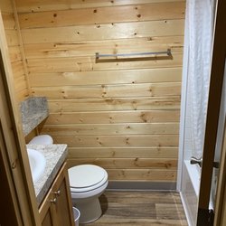 Whalers Rest - Newport, OR - Good size bathroom