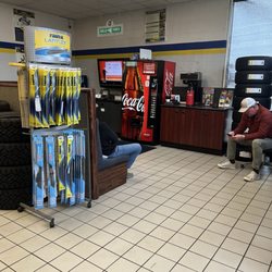 Eagle Tire and Service - Guest Lounge
