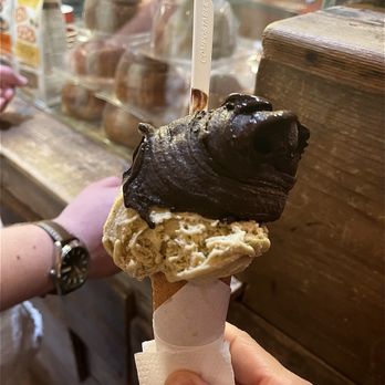 Sbrino - Pistachio and 75% dark chocolate - Ice Cream & Frozen Yogurt Near Me - Florence, FI