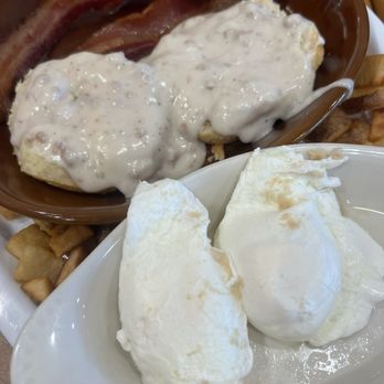 Crackings - Destin - Biscuits and gravy with poached eggs - Breakfast & Brunch Near Me - Destin, Florida Crackings - Destin - Biscuits and gravy with poached eggs - Breakfast & Brunch Near Me - Destin, Florida