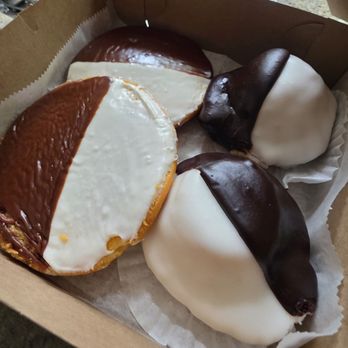 Topps Bakery - May 2025 Black and white cookies left and black and white cupcakes on the right - different icings - Bakeries Near Me - Bronxville, New York