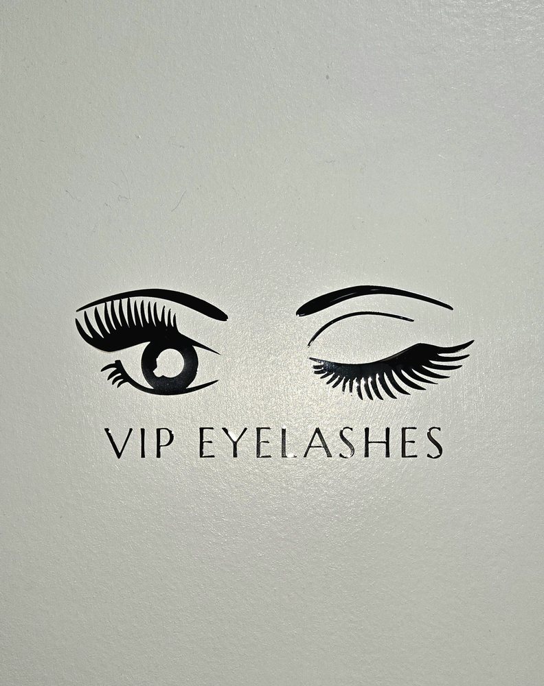 VIP Eyelashes Logo