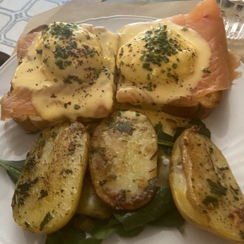Ugot Bruncherie - Salmon Benedict - Coffee & Tea Near Me - Barcelona, B Ugot Bruncherie - Salmon Benedict - Coffee & Tea Near Me - Barcelona, B