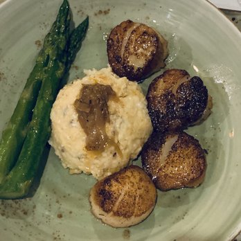 Riverwalk Cafe & Oyster Bar - Seared scallops, asparagus, and smoked Gouda bacon grits - Seafood Near Me - Stuart, Florida Riverwalk Cafe & Oyster Bar - Seared scallops, asparagus, and smoked Gouda bacon grits - Seafood Near Me - Stuart, Florida