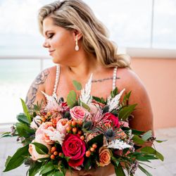 Jennie's Flowers - For the best wedding and event florals in Tampa, choose Jennie's Flowers.