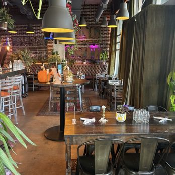 King Rustic - Restaurant Interior - Comfort Food Near Me - Toronto, Ontario
