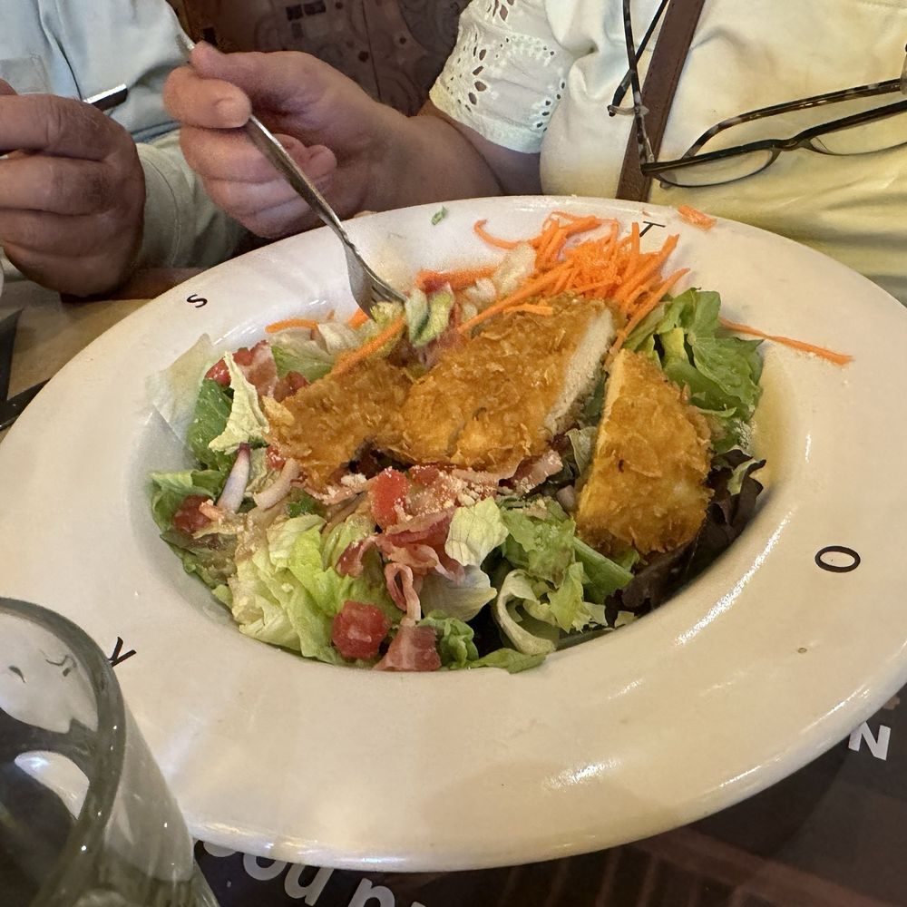 Tok's - Ensalada de pollo - Mexican Near Me - México, D.F., DIF