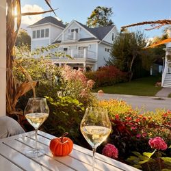 Cottage Inn - wine on porch
