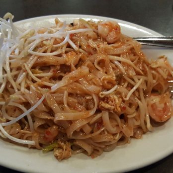 Green Leaf Cafe - Pad Thai #39A, not what I expected - Sushi Bars Near Me - Burnaby, British Columbia