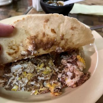 Las Flores - Huevo con frijoles. - Mexican Near Me - Laredo, Texas Las Flores - Huevo con frijoles. - Mexican Near Me - Laredo, Texas