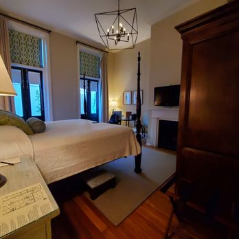 Kings Courtyard Inn - King room - Hotels Near Me - Charleston, South Carolina