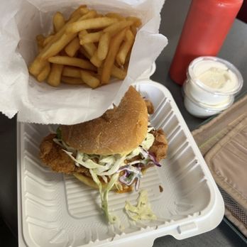 Bob's Hamburgers - THEY GIVE A REALLY GENEROUS AMOUNT OF FRIES! -YUM I HAD TO BUY A STRAWBERRY FANTA THAT PAIRED EXCELLENTLY TOGETHER. - Burgers Near Me - Harbor City, California