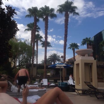 MGM Grand Pool Complex - Bar at Directors Pool - Swimming Pools Near Me - Las Vegas, Nevada