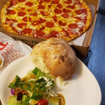 Lupi's Pizza Pies - Takeout garden salad, bread loaf and 16" pizza. - Pizza Near Me - Chattanooga, Tennessee