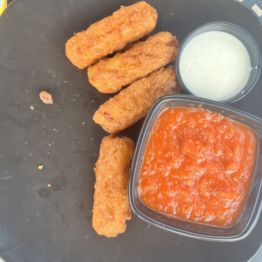 Brickhouse Restaurant & Bar - mozzarella sticks - Beer Bar Near Me - Toledo, Ohio