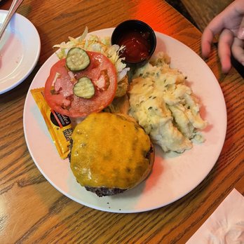 Olde Liberty Station - Chargrilled Cheeseburger - American Near Me - Bedford, Virginia