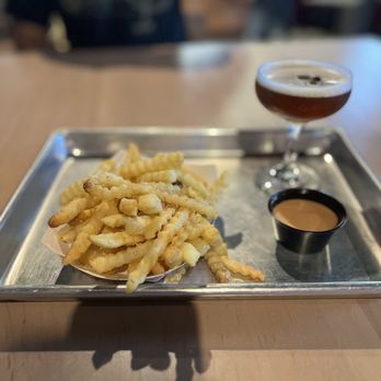 Last Place - These fries and fry sauce were amazing! - Sports Bars Near Me - Louisville, Kentucky