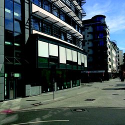 Physiomed - Praxis für Physiotherapie - Praxiseingang in der Andreaestrasse