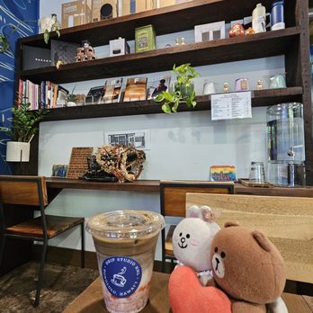 Drip Studio - Iced Tokyo Hojicha Latte - Coffee & Tea Near Me - Honolulu, Hawaii