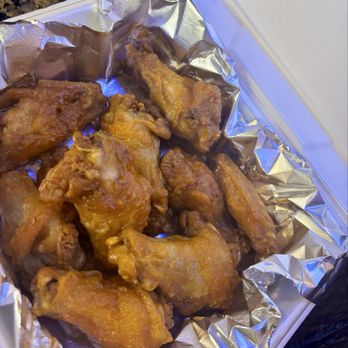 Nino's Corner - 10ct mild (other spice levels) chicken wings appetizer (comes with celery and ranch or blue cheese) - Pizza Near Me - Vero Beach, Florida