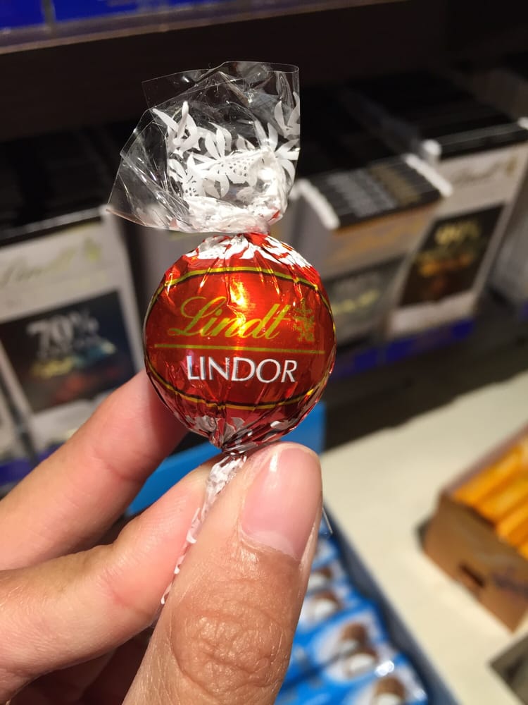 LINDT CHOCOLATE SHOP CLOSED 24 Photos & 37 Reviews 692 Fifth