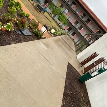 Texican Court - Courtyard with pet waste station - Hotels Near Me - Irving, Texas Texican Court - Courtyard with pet waste station - Hotels Near Me - Irving, Texas