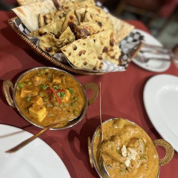 Falcha Fusion - Bread basket, mutter paneer, vegetable korma - Indian Near Me - Toronto, Ontario Falcha Fusion - Bread basket, mutter paneer, vegetable korma - Indian Near Me - Toronto, Ontario