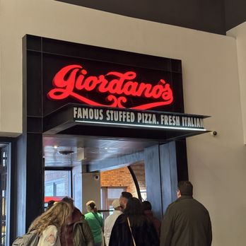 Giordano's - The restaurant - Pizza Near Me - Chicago, Illinois