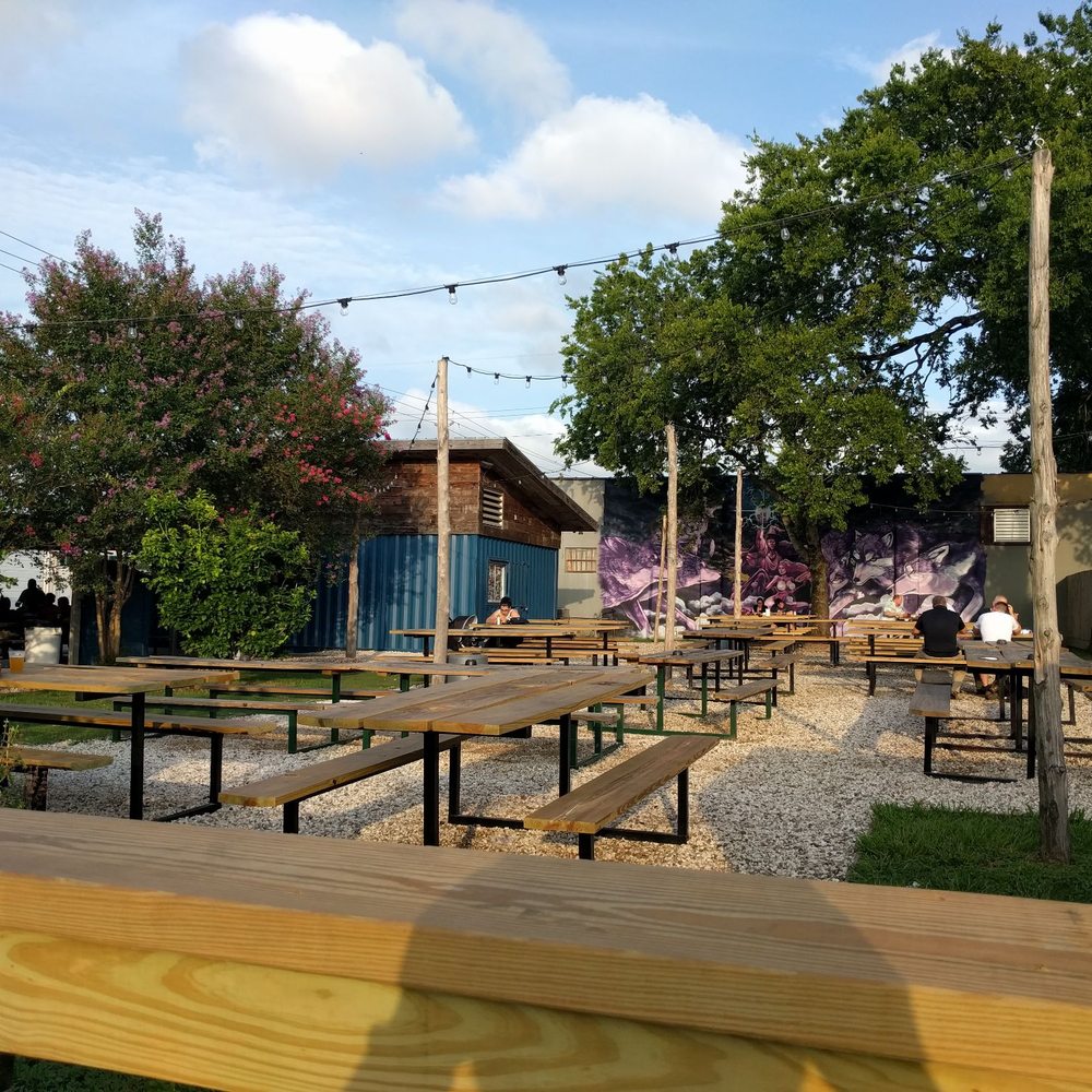 Moon Tower - Dive Bars Near Me - Houston, Texas Moon Tower - Dive Bars Near Me - Houston, Texas