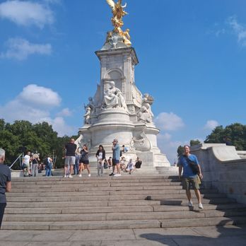 Buckingham Palace - Landmarks & Historical Buildings Near Me - London, XGL