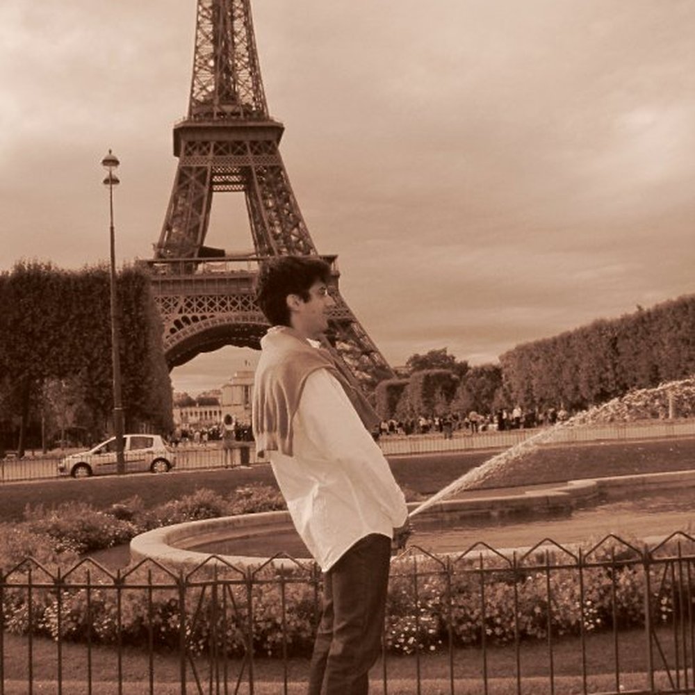 Champ de Mars - August 2010 - hahaha this was hilarious :P (it's the fountain's water actually) - Parks Near Me - Paris, 75