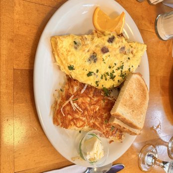 The 5 Point Café - Omelette - Dive Bars Near Me - Seattle, Washington The 5 Point Café - Omelette - Dive Bars Near Me - Seattle, Washington