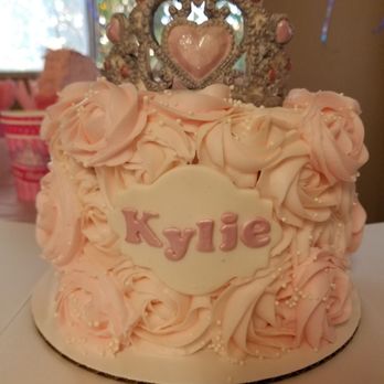The Pin-up Kitchen - Princess smash cake - Cupcakes Near Me