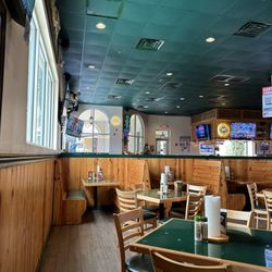 Gators Dockside - Dining room and bar