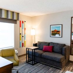 Hampton Inn & Suites Scottsbluff-Conference Center - Guest room