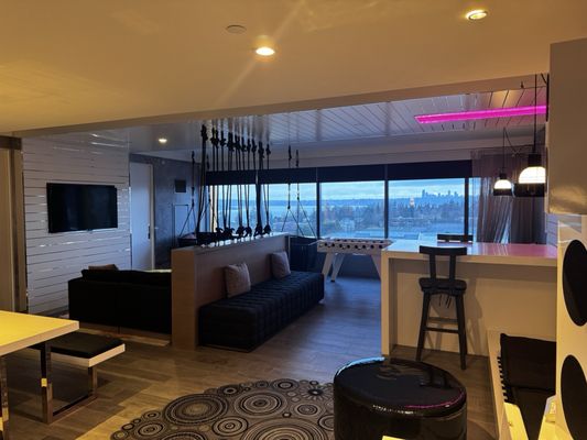 W Bellevue by null