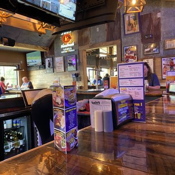 Toot's West - a view of a bar with a television in the background - Cocktail Bars Near Me - Murfreesboro, Tennessee Toot's West - a view of a bar with a television in the background - Cocktail Bars Near Me - Murfreesboro, Tennessee