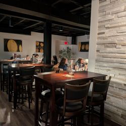 John Robert Cellars - Media - Dining area
