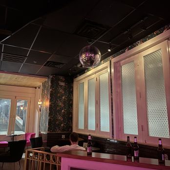 Roxanne’s - Cocktail Bars Near Me - Boston, Massachusetts Roxanne’s - Cocktail Bars Near Me - Boston, Massachusetts