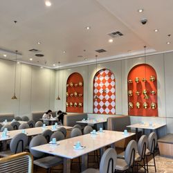Jin Gege - Newly opened HK styled chicken restaurant, nice decor inside.