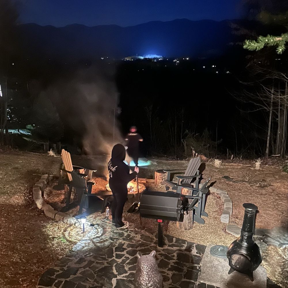 Auntie Belham's Cabin Rentals - Patio area - Vacation Rentals Near Me - Pigeon Forge, Tennessee