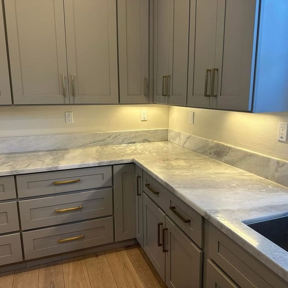 SoCal Bath Works - Before photo, without backsplash. - General Contractors Near Me - Mission Viejo, California SoCal Bath Works - Before photo, without backsplash. - General Contractors Near Me - Mission Viejo, California