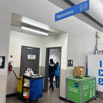 Walmart Supercenter - Restrooms - Grocery Near Me - Saint Cloud, Florida