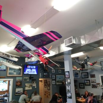 Julie's Airport Cafe - Airplanes - Sandwiches Near Me - Powell River, British Columbia