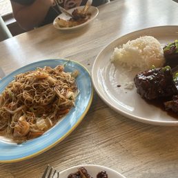 Bihun goreng, ayam goreng Bihun goreng, ayam goreng