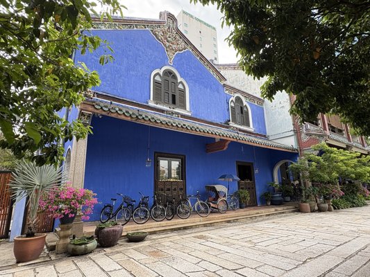 Cheong Fatt Tze, The Blue Mansion by null