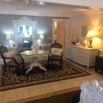 The Old Brick Inn - The lounge area. Chesapeak Room - Wrightson Jones House. - Hotels Near Me - St Michaels, Maryland The Old Brick Inn - The lounge area. Chesapeak Room - Wrightson Jones House. - Hotels Near Me - St Michaels, Maryland