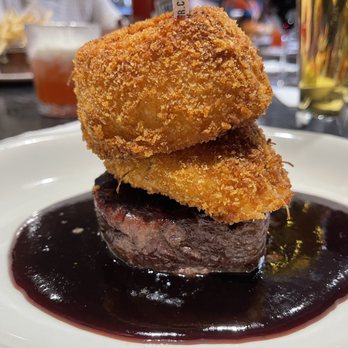 Deville Dinerbar - Filet mignon - Diners Near Me - Montreal, Quebec Deville Dinerbar - Filet mignon - Diners Near Me - Montreal, Quebec